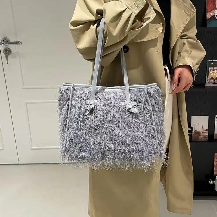 

2025 A/W New Women's Plush Bag - Tassel Decor, High-Sense of Fashion, Handheld/Shoulder/Armpit Style