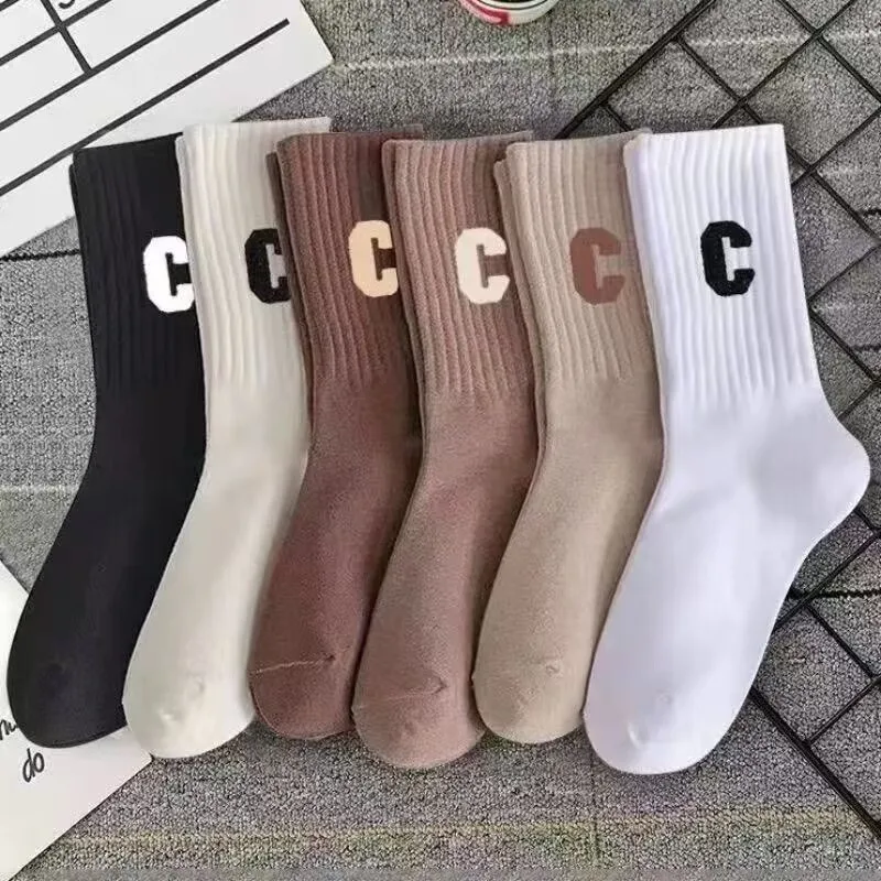 6 Paar Buchstaben-Röhrensocken für Damen, vielseitig einsetzbar für Frühling und Herbst, trendige, schweißabsorbierende, geruchsdichte Sport-Freizeitsocken