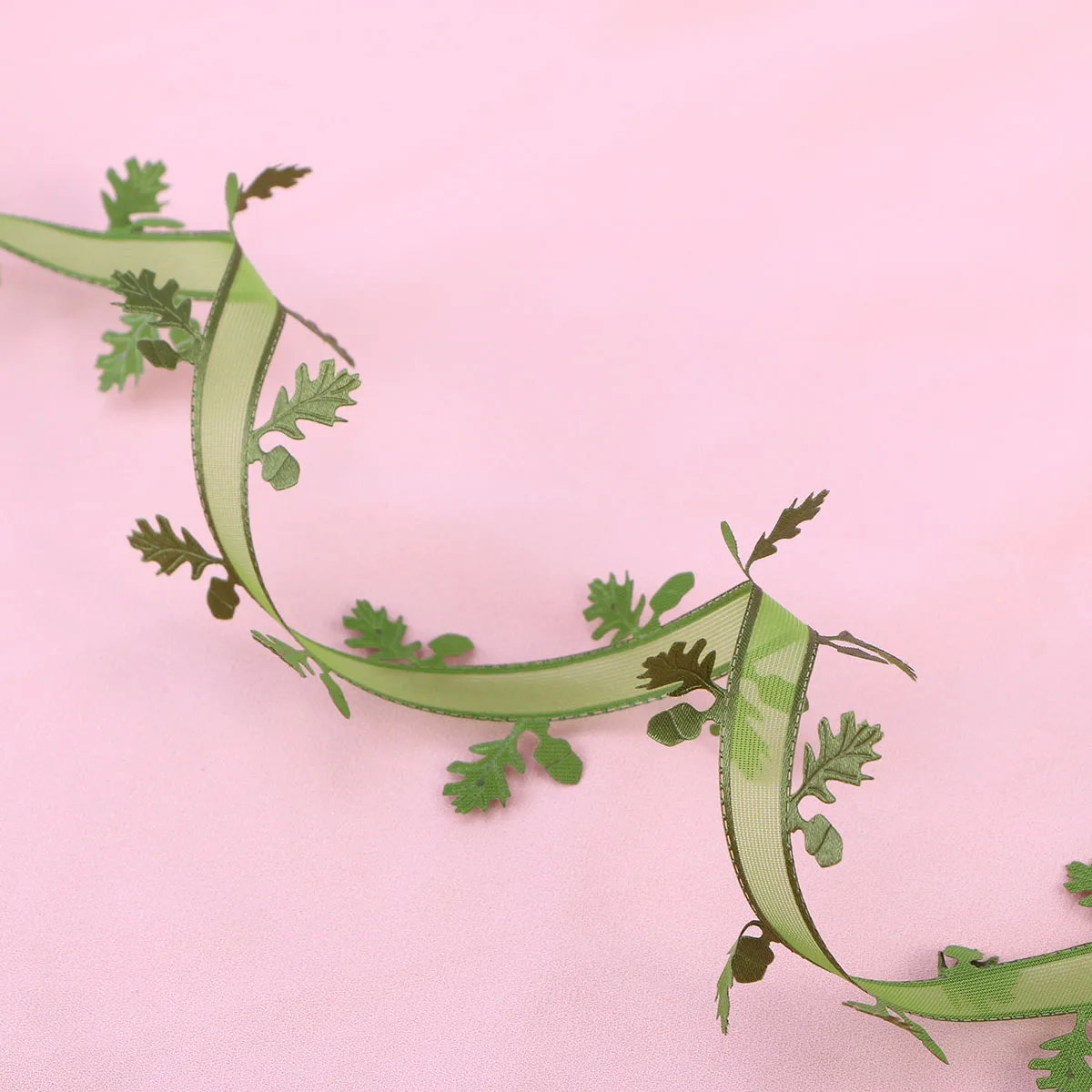 

20mx4cm Leaves Pattern Silk Ribbon Wedding Festive Party Decor Gift Packing Ribbon DIY Accessories Decoration (Green)