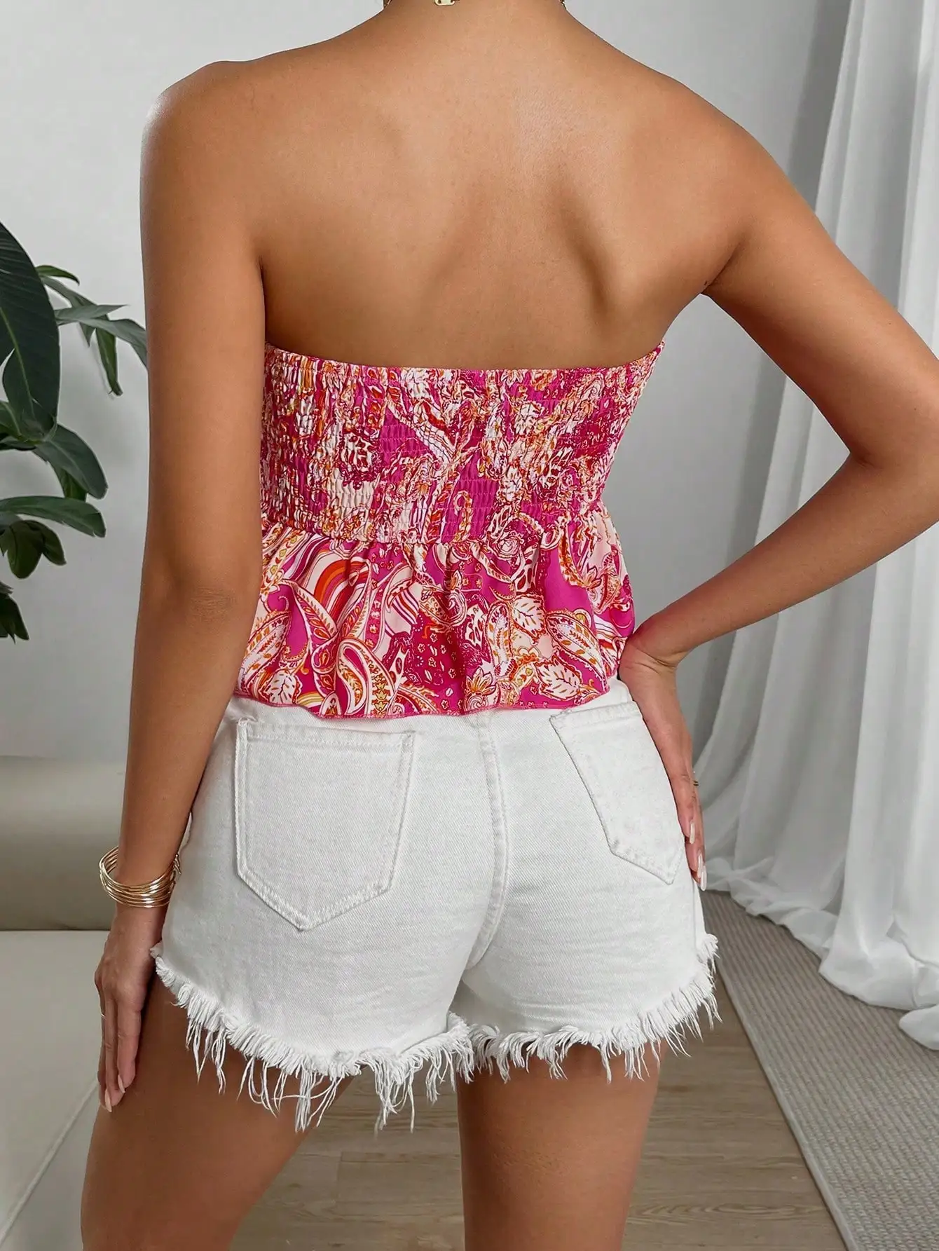 คอลเลกชันเสื้อยืดผู้หญิงแฟชั่นเกาะอกไม่มีสายรัดพิมพ์ลายแบบเต็มความกว้างแนวยุโรปอเมริกัน