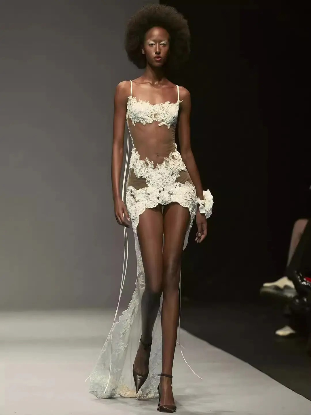 

Ononmade Lace ter Dr Me See tough Beach Vaion Long Skirt Tail Dragging Women's Sexy Sle Svel Gown
