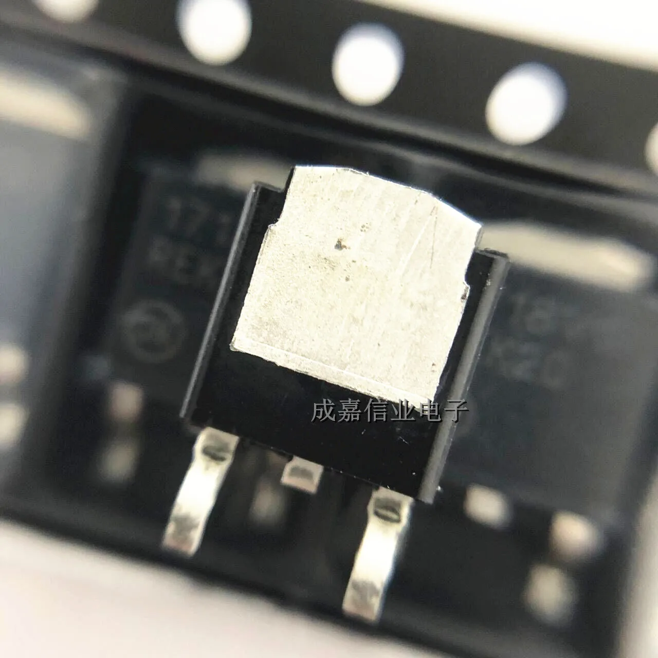 10개/몫 NCV1117DT18T5G TO-252-3 마킹, 1718VG LDO 전압 조정기 1.8V 1.0A 자동차 작동 온도: -40C-+125C