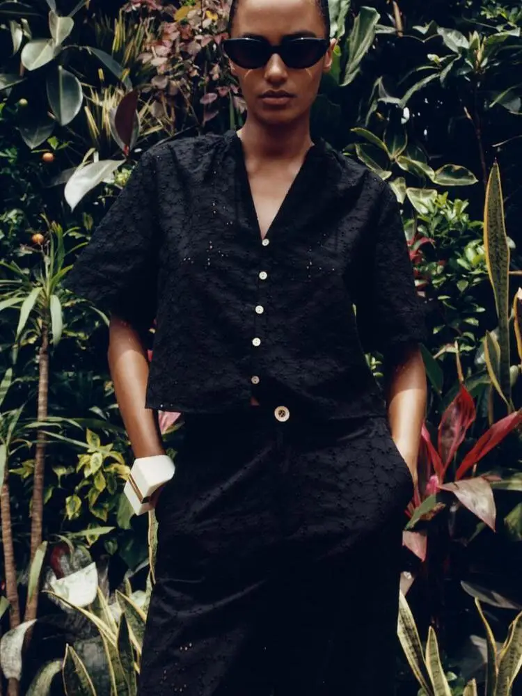 

Summer New Women's ort Embroidered Cutout irt Top French Sle Loose Fit Thin Material V-Ne Pure Color Cool Sensation