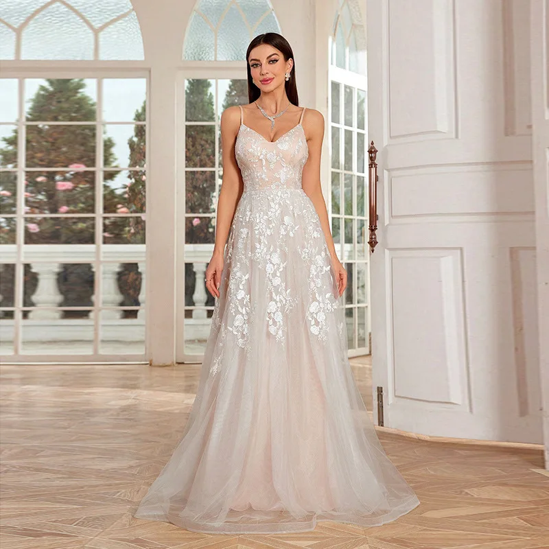 

2025 Women's New Summer Lace Strap Evening Dress Fashionable Mother Forest Super Fairy New Dress French Engagement Dress