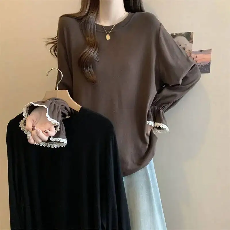 เสื้อยืดผู้หญิง ฤดูใบไม้ผลิ 2026 เสื้อซับในผู้หญิง ไซส์ใหญ่ แขนยาว แต่งระบาย ทรงหลวม ดีไซน์เข้ารูป