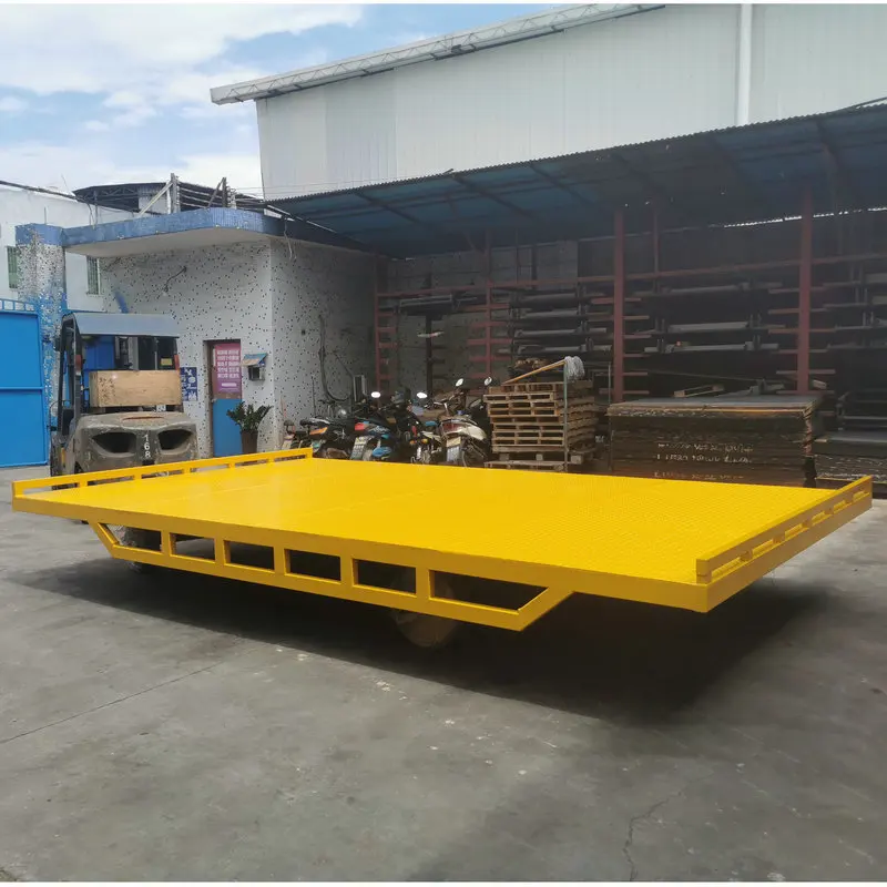 Flatbed trailer four-wheel tractor transportation turnover flatbed cargo loading and unloading equipment