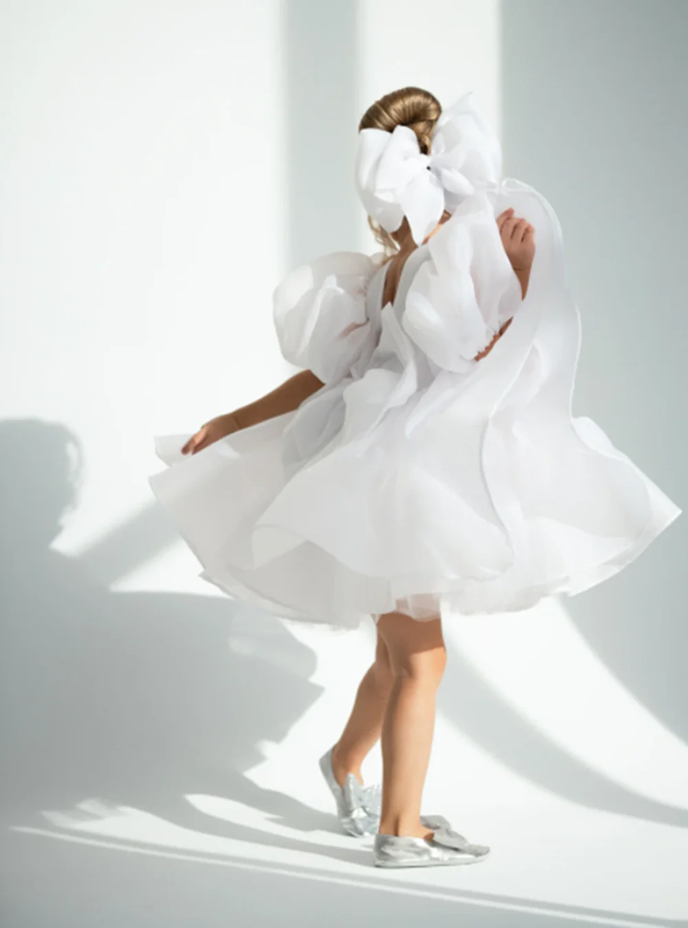 

White Cute Organza Flower Girl Dresses A-Line O-Neck Puff Sleeve Bow Pleated Backless 2024 Birthday Party Dress Customized