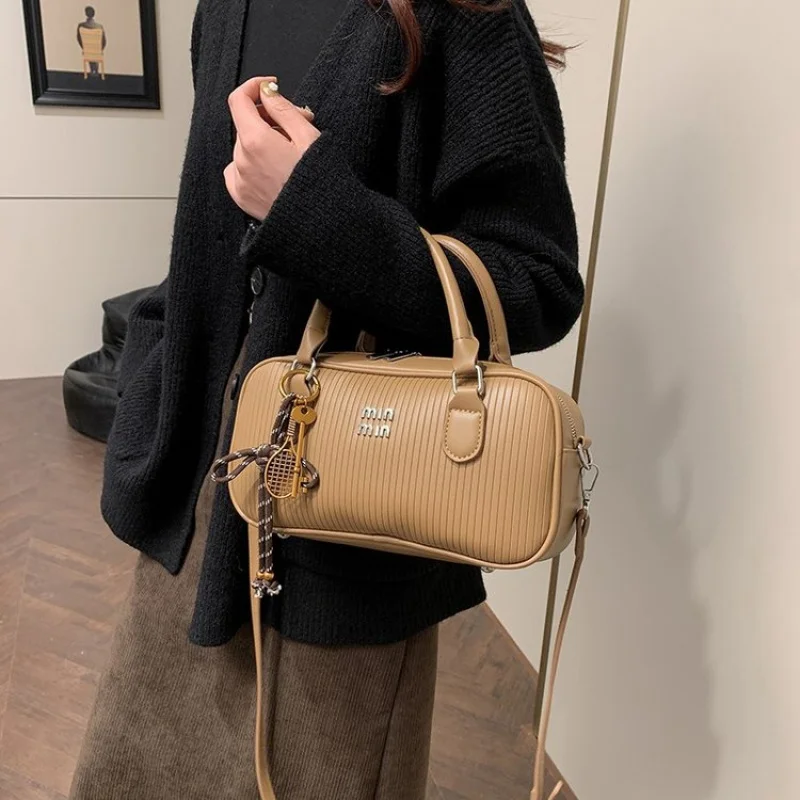 

Luxury Women's Shoulder Bag Made Of Wave-Printed Leather Boasting Designer Inspired And Paris Vintage Look​