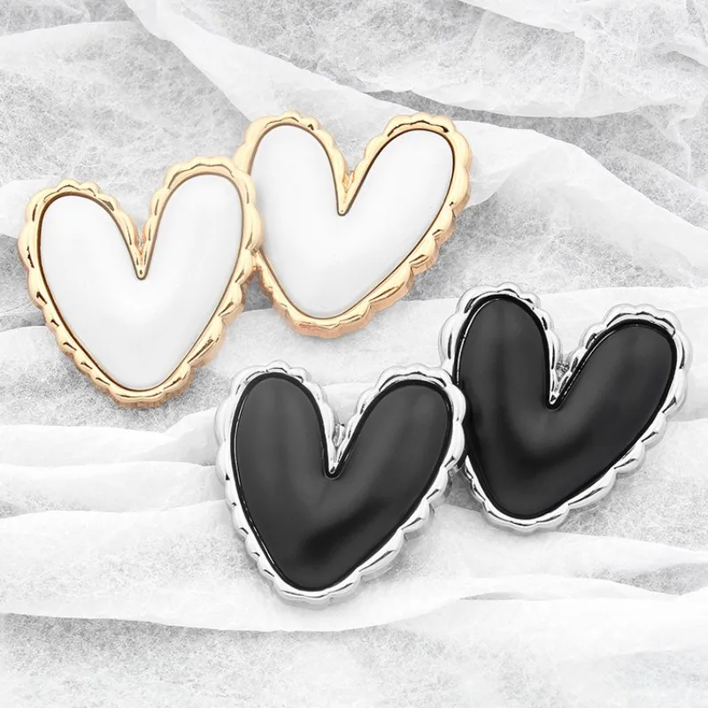 6pcs Vintage Heart Metal Buttons Black White Gold Buttons for Women Sweaters Coat Jackets Clothing Decorative Sewing Accessories