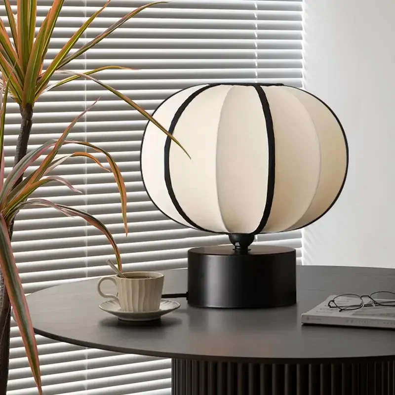 

GHEUVNJ French desk lamp bedroom bedside retro cream style Nordic minimalist homestay study lighting fixtures