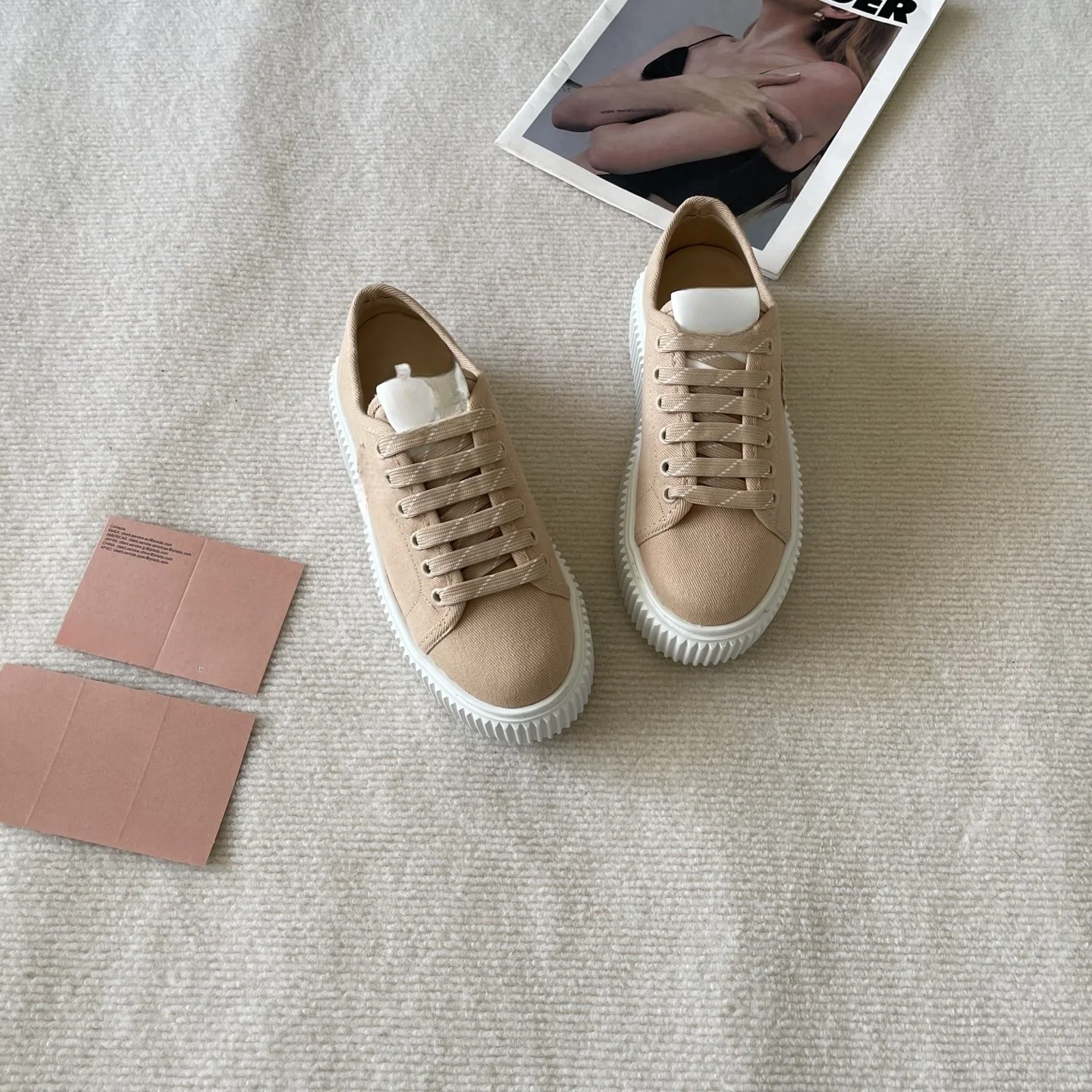 

Летние модные повседневные универсальные белые туфли на шнуровке с толстой подошвой, однотонные белые туфли с половиной перетаскивания «все включено»