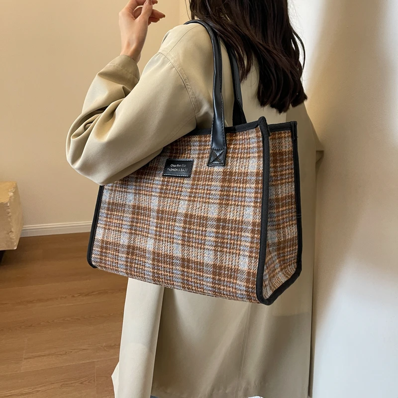 

Trendy New Women's Woolen Plaid Large Capacity Tote Bag Simple Fashion Autumn and Winter Commuting Single Shoulder Storage Bags