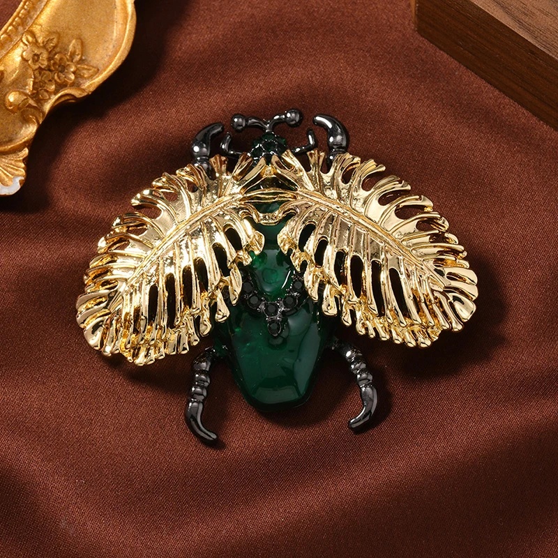 بندقية العثة السوداء دبابيس الرجال النساء للجنسين موضة الحشرات بروش دبابيس شخصية الهيب هوب روك مجوهرات معطف الملحقات