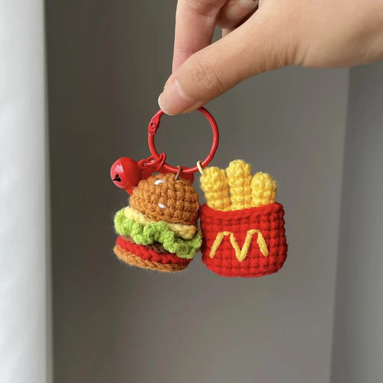 kit-de-materiais-para-croche-diy-para-pequenos-presentes-chaveiro-de-hamburguer-e-batata-frita-acessorio-para-bolsa-e-carro