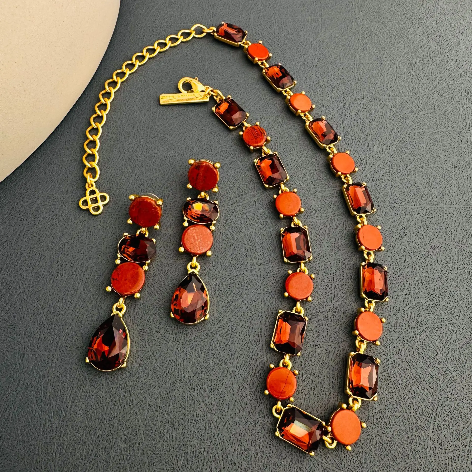 

Oscar Style Natural Stone Crystal Ladies' Banquet Necklace