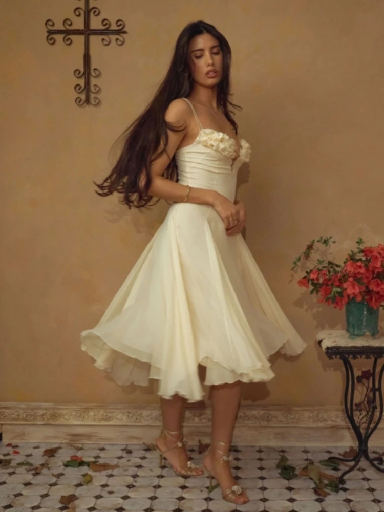 セクシーなスパゲッティストラップフラワーレースアップミディドレス女性ノースリーブ背中の開いたパッチワーク A ラインボトムドレスイブニングパーティークラブ