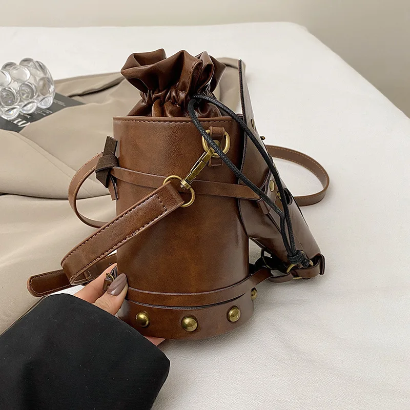 حقيبة كتف مضحكة بتصميم عتيق وقناع رأس الحصان الإبداعي حقيبة دلو فريدة من نوعها حقيبة كروس بكتف واحد للنساء #3