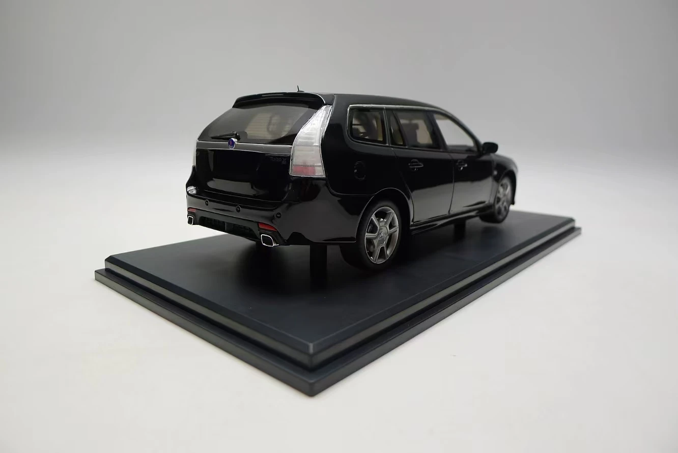 1-18 Saab 9-3 Sportcombi Turbo Resin Model