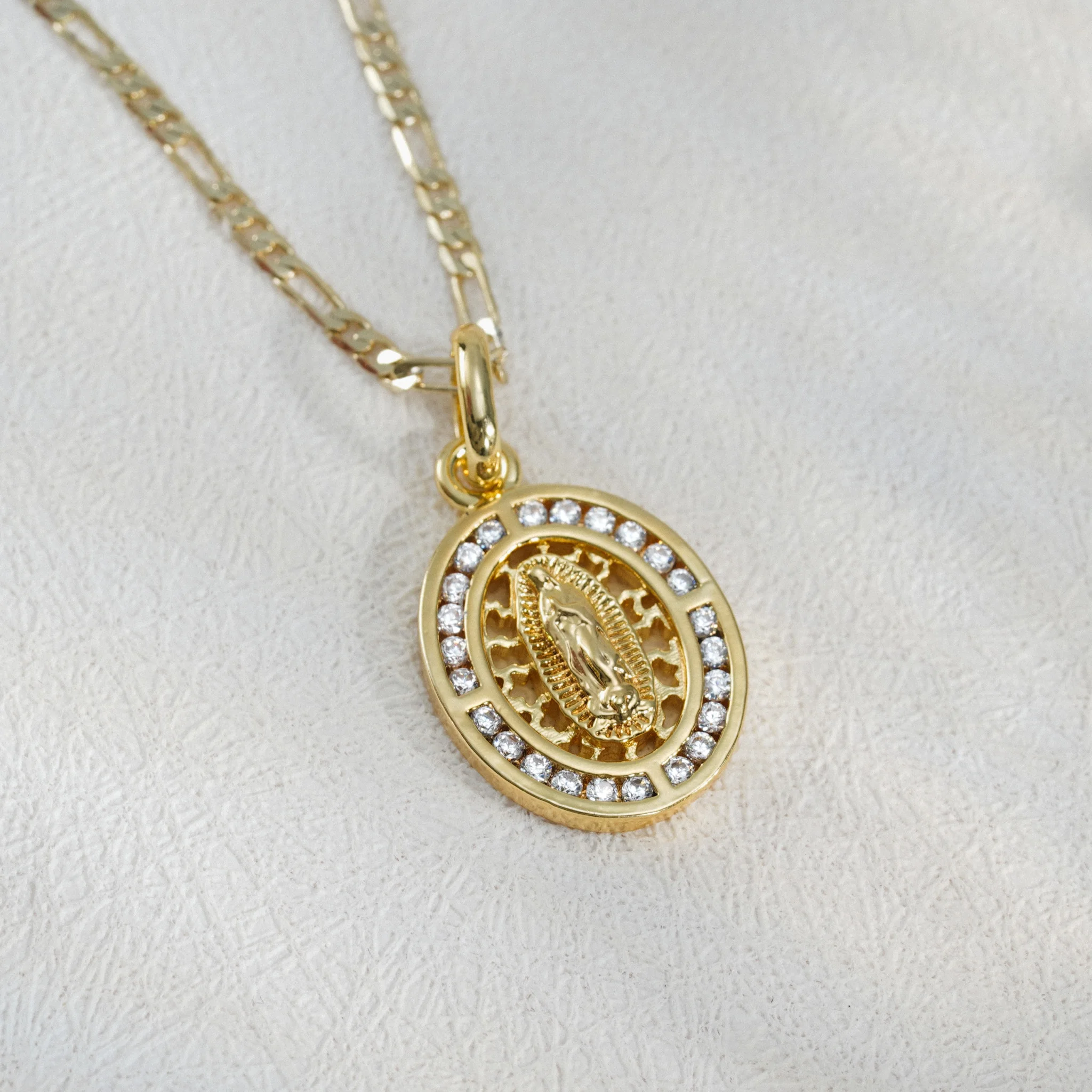 

YSY The elegant and retro Virgin Mary pendant necklace is suitable for daily prayers and religious festival gifts