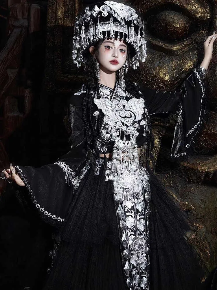 

New style of dark exquisite embroidered dress and long with ethnic for photography performance