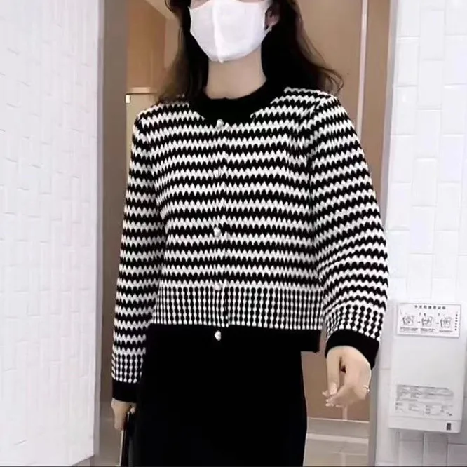 

2024 New Stripe Sweater Cardigan Vintage Korean Style Fashion Cropped Cardigans Clothes Knit Autumn and Winter Pull Top Y106