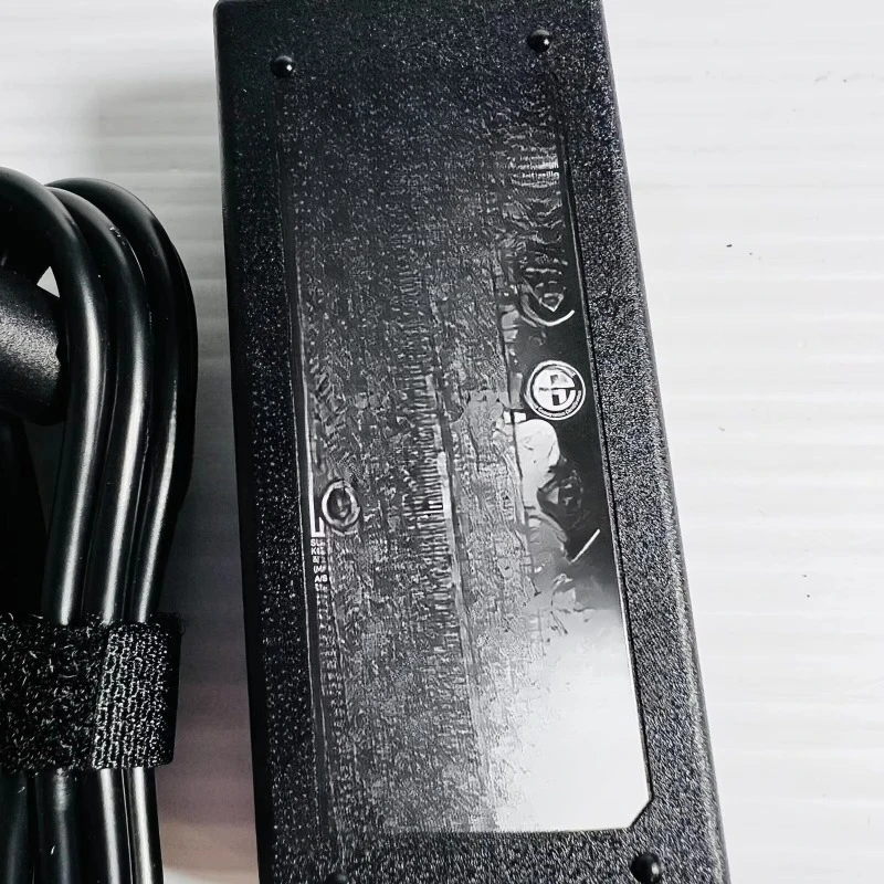

Laptop charger AC adapter