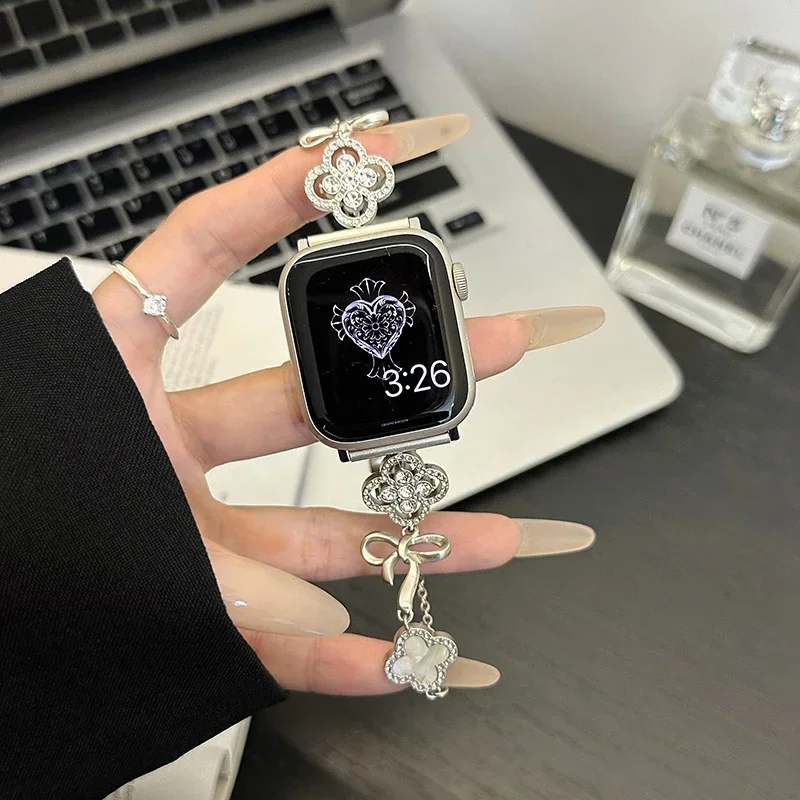 Clover Bow Bracelete de Metal para Apple Watch, Pulseira Diamond Link para iWatch Series 9, 8, 7, 6, 5, SE Band, 44mm, 49mm, 45mm, 40mm, 41 milímetros, 38 milímetros