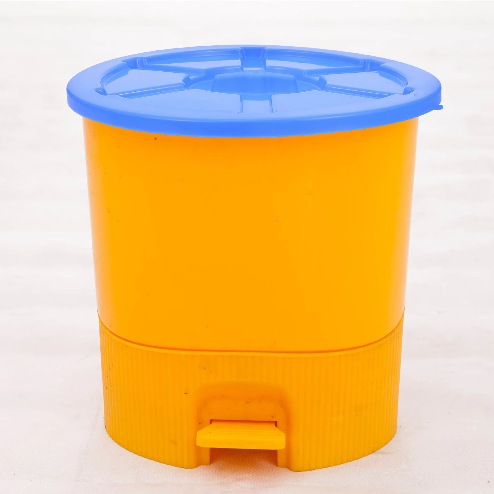 

Trash Can Lid Hdpe Replacement Cover For Outdoor Garden Waste Bin Sealing Round Storage Lid Garbage Container