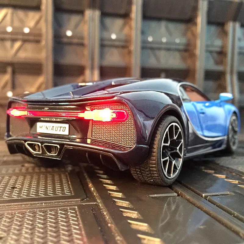

1:32 Bugatti Chiron alloy car model has simulated sound and lighting functions, rich details, fine workmanship, and good quality