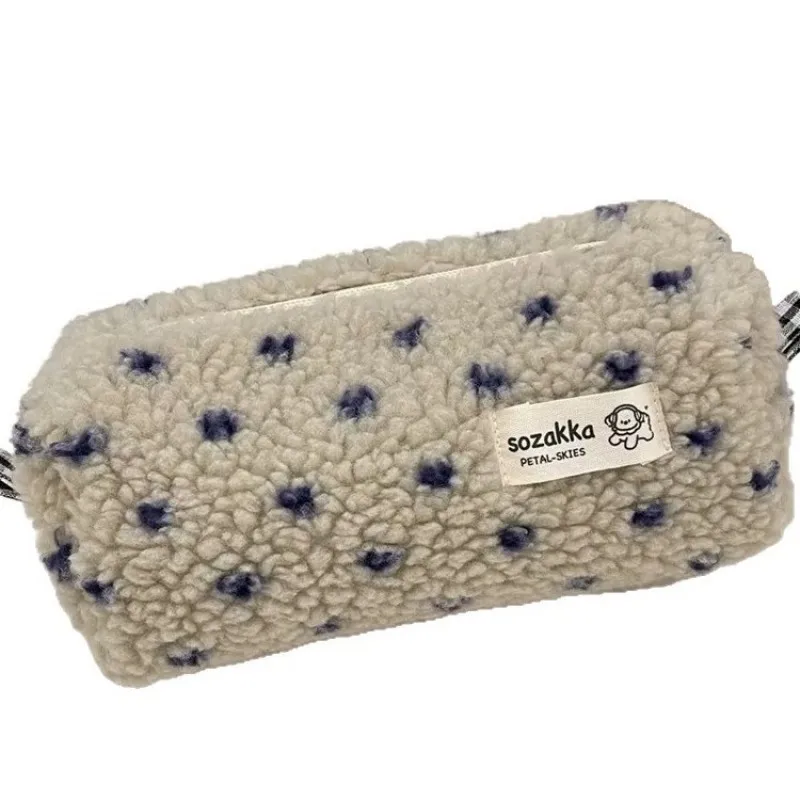 Piórnik Flamingo Heart, duża pojemność, miękki pluszowy woreczek na artykuły szkolne dla uczniów.