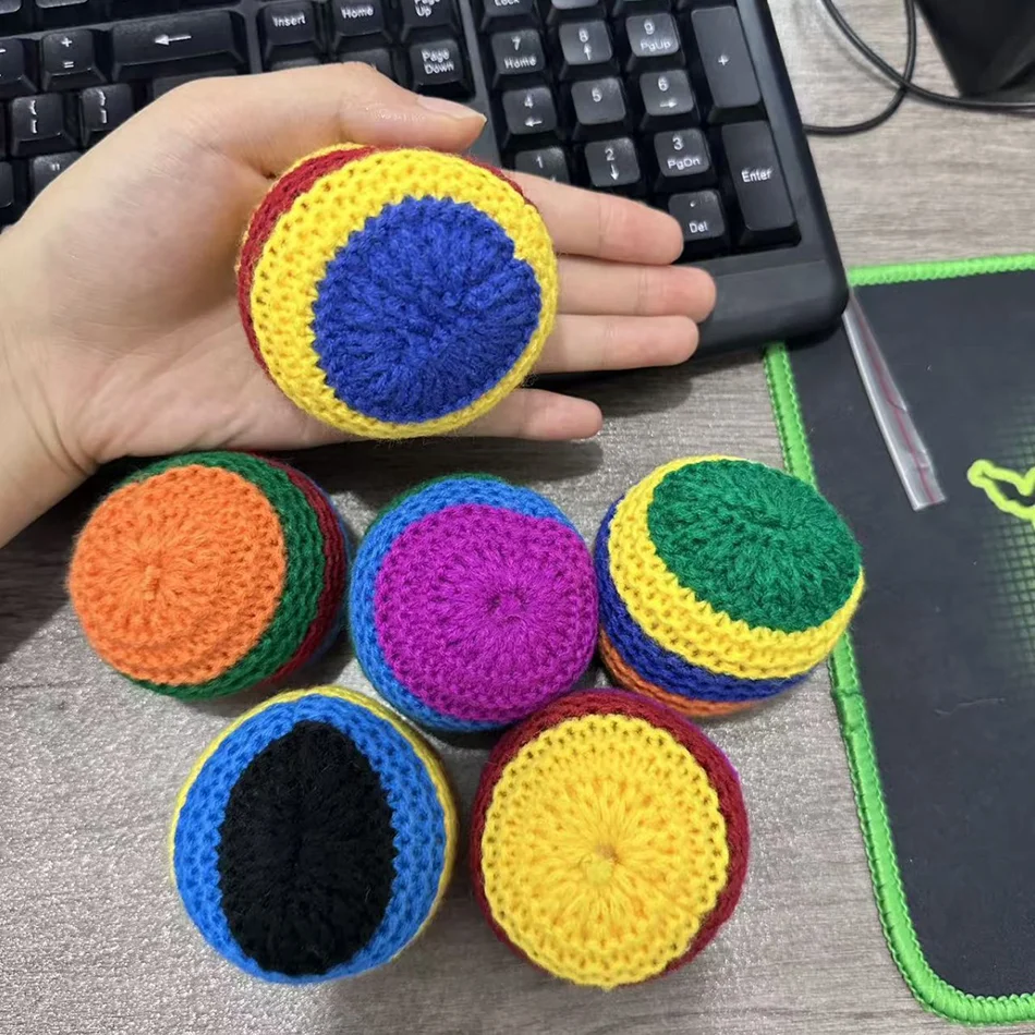 Kids Outdoor Bean Bag - Kleurrijke, handgemaakte, gebreide jongleerballen, kleine bolvormige