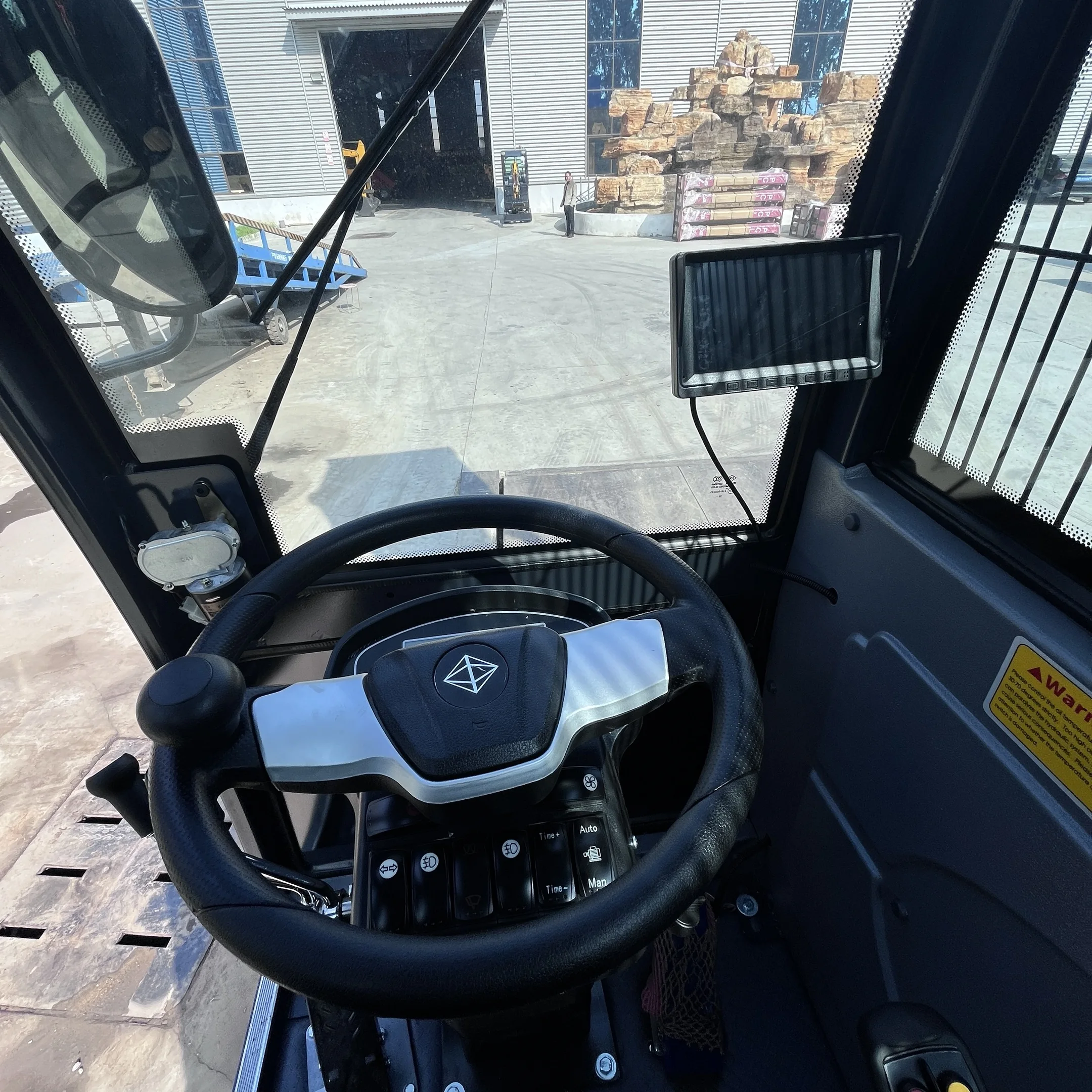 مبيعات شاحنة خلط الخرسانة من نوع جديد بسعة تغذية شاحنة الخلاط الصغيرة الخرسانية