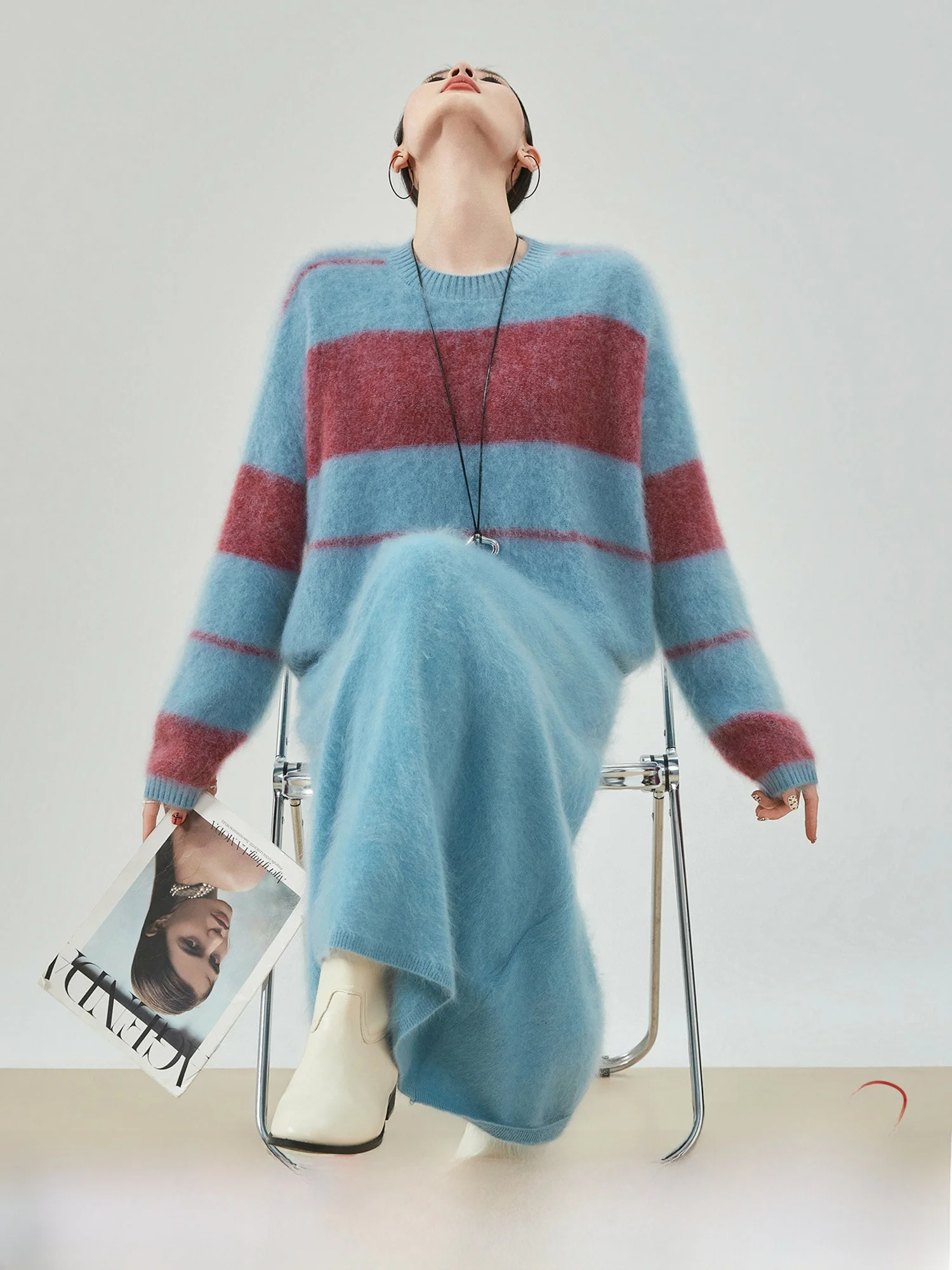 

Синий мягкий уютный вязаный комплект: свободный свитер и полосатая юбка для женщин, модный повседневный зимний наряд из двух предметов