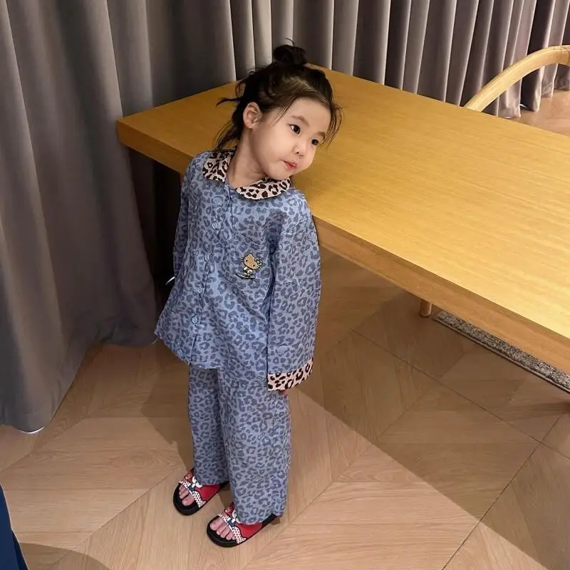 Zestaw piżam dla dziewczynek Sanrio Hello Kitty 2025 Nowa kolekcja jesień-zima, dziecięca odzież domowa z kreskówkowym motywem, rozpinany kardigan z kołnierzykiem, urocze piżamy dla dzieci.