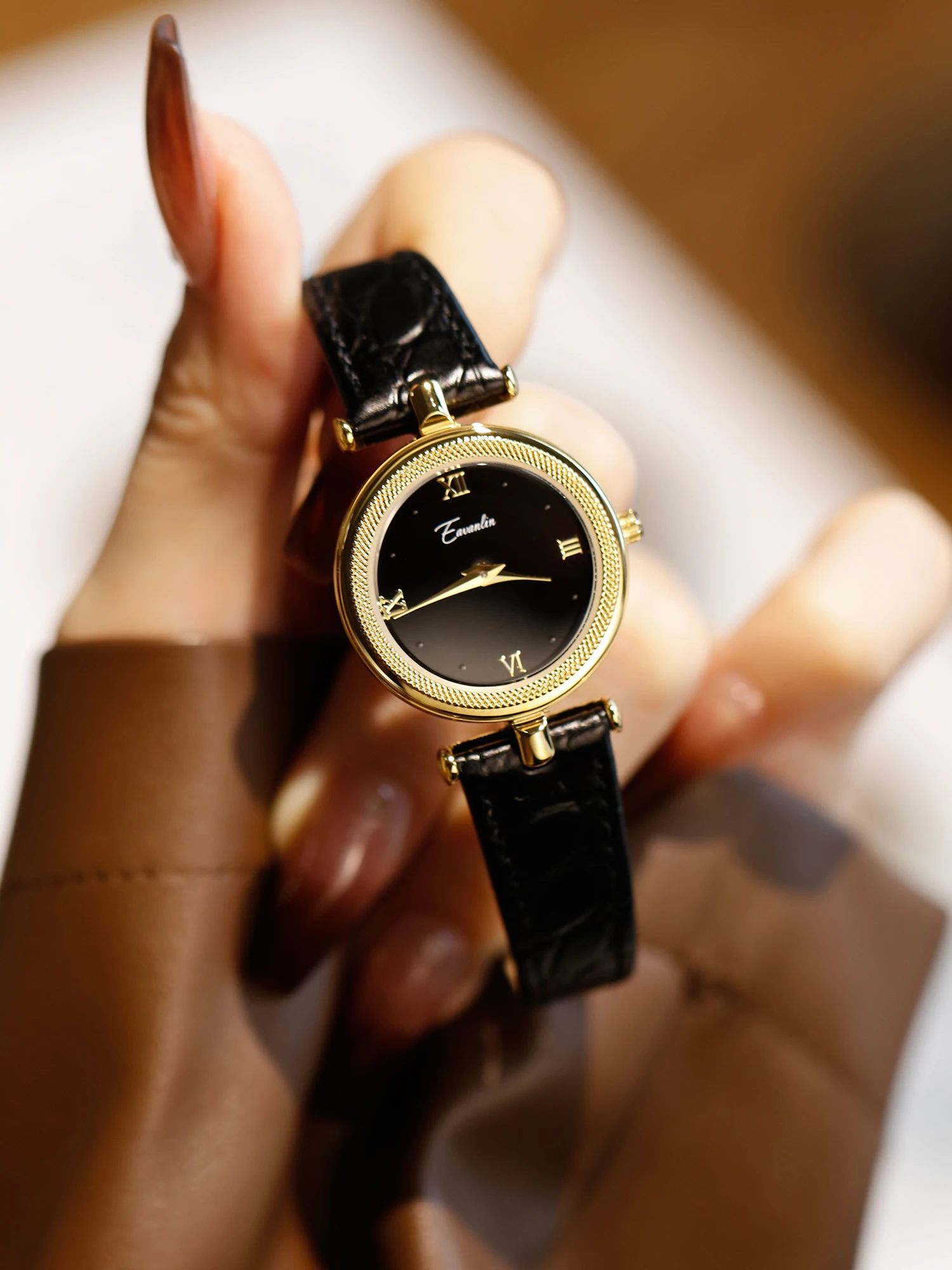 

2025new highvalueretrosmalldial quartz watch for women light luxuryhighend luxury ladies watch gift for girlfriend original gift