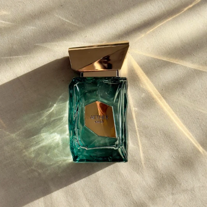 

Arabic Perfumes Perfumes and Colognes Elegant Perfume Woman Sensual Luminous Sweet Alluring Aura Sophisticated Smooth