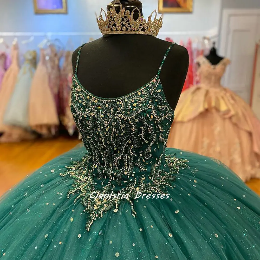 Emerald Green Spaghetti Straps Gaun Bola Quinceanera Gaun Manik-manik Crystal Berpayet Vestido De 15 Anos Sweet 16 Prom Gaun Pesta