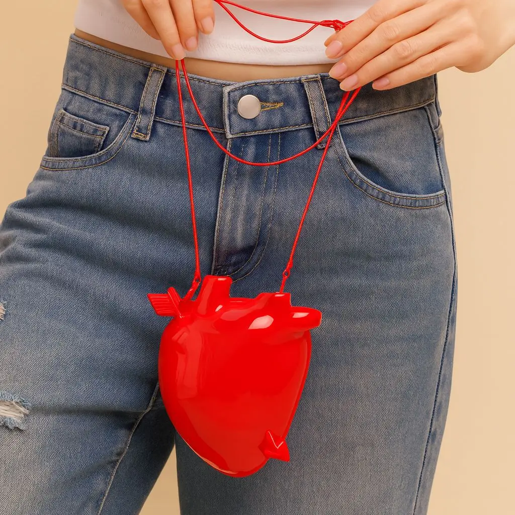 Tas Selempang Rantai Hati Wanita Modis Baru, Clutch Merah untuk Pesta, Tas Tangan Desain Stylish dan Unik