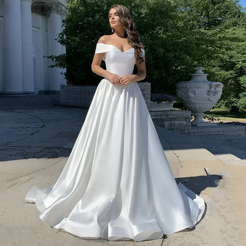 Personalizza su misure Abiti da sposa Abiti da sposa semplici in raso da spiaggia con spalle scoperte Corte Trail Boho Abito da sposa Corsetto