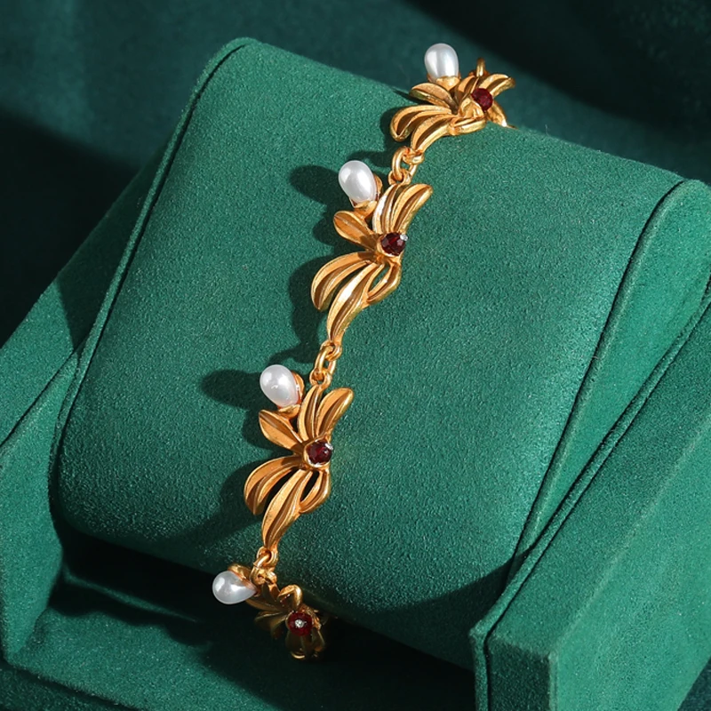 

Vintage Gold Color Flower Bracelet Pearl Freshwater Orchid Petals Charms For Woman Luxury Girlfriend Gift Bridesmaid Accessories
