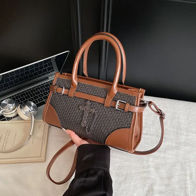 

Новая женская сумка 2026 года с эффектным дизайном, минималистичный нишевый дизайн, винтажная сумка через плечо для повседневных поездок и неформального использования