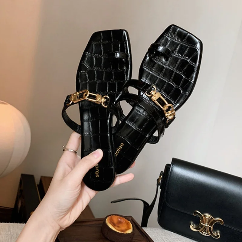 

Miu2024MD Summer New Split Toe Slipper Fashion Metal Decoration Women Shoes Slip On Cozy Sandals Solid Color Flat Sandalias INS