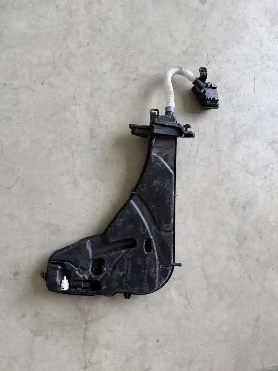 61677399029 61667399028 OEM Used Front Windscreen Washer Reservoir Performance Guarantee Window Washer Tank For BMW X3 G01