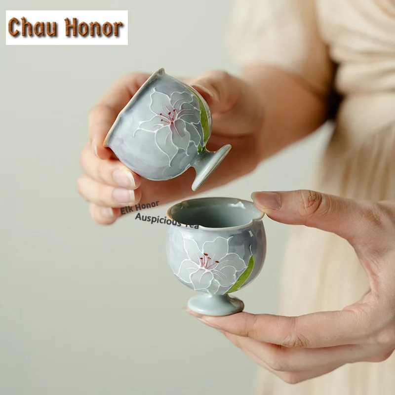 

1pc 50ML Hand-painted Lily Fragrance Teacup Aesthetic Tea Bowl Jug Tea-tasting Smelling Cup Chazhan Master Cups Teaware Gift