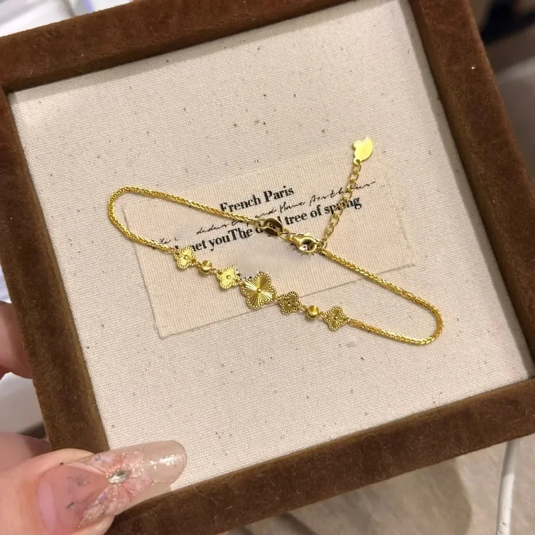 Bracelet à fleurs en feuilles de cinq fleurs pour femmes, design de niche, bijoux à main doux, tendance, polyvalents, exquis, nouvelle collection 2025