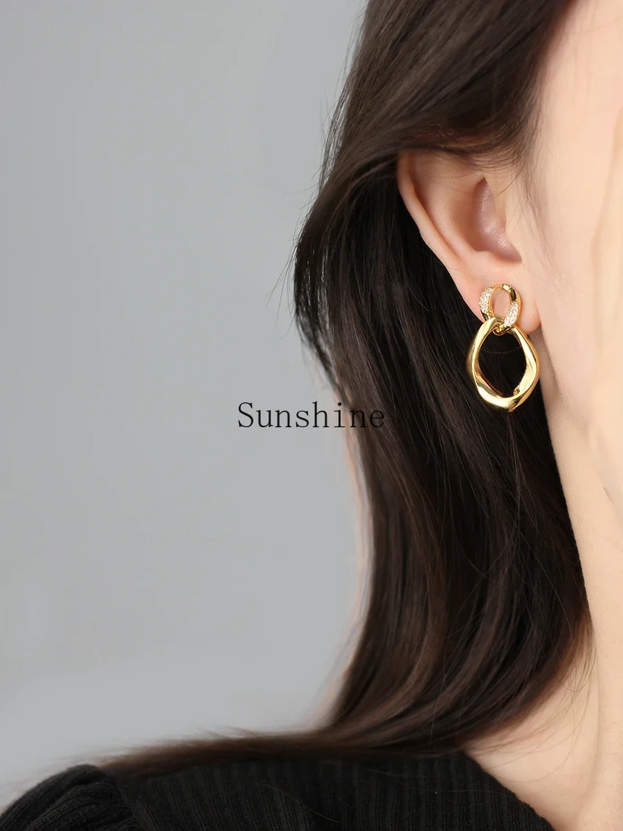 Golden twist ring high-end earrings have unique temperament and high-end ears