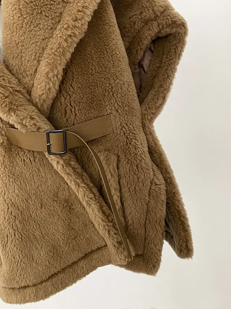 سيدة الخريف جديد الألبكة جاكيت بلا إكمام الإناث الفراء الحقيقي سترة المرأة الشارع الشهير مقنعين سميكة الدافئة المعتاد الصوف صدرية