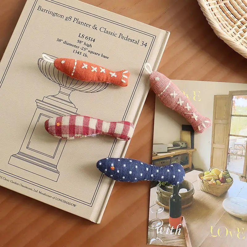 2Pcs Soft Linen Small Fish Shaped Doll Creative Bags Clothing Shoes Hats Accessories Multi Purpose Diy Decorative