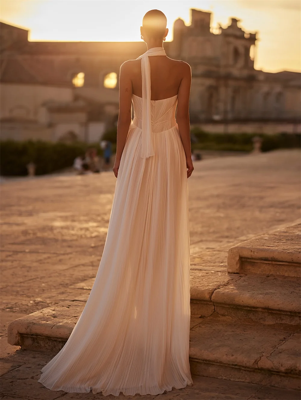 Tokyo Customized Elegent Sleeveless Chiffon Wedding Dress Strapless Wedding Party Simple Floor-Length Zip-Up Scarf Wedding Gown