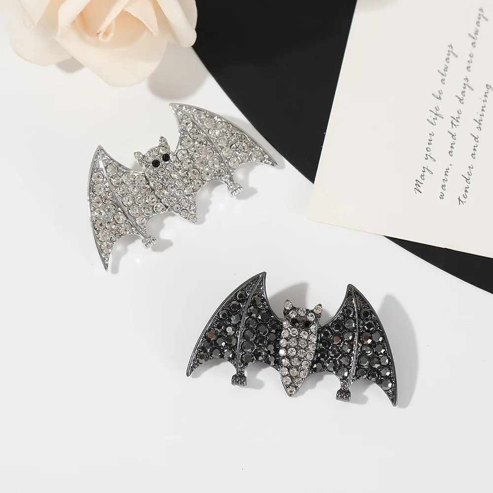Personalized Funny Bat Diamond Brooch Creative Fashion Women's Blazer Animal Pin Halloween Holiday Party Girls Jewelry Gift